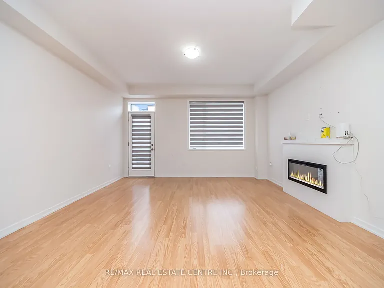 30 Lambert Ln — Photo 11