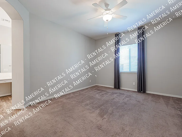 4429 E Jones St — Photo 9