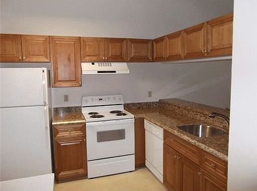 1st image of 3202 Glenmoor Dr