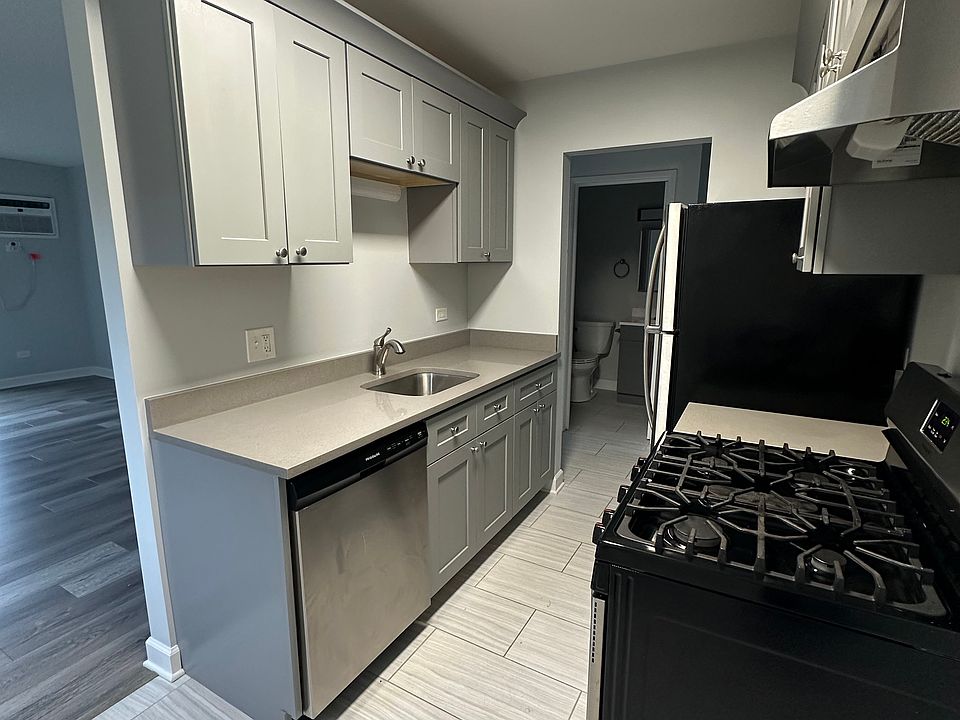 1st image of 715 Court Of Spruce APT 5