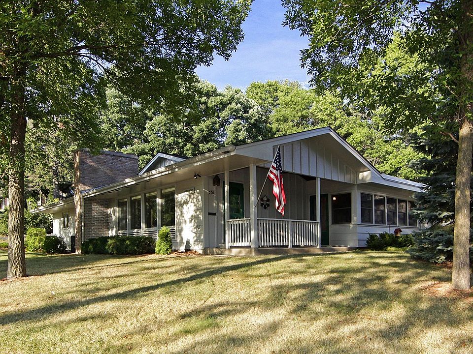 Well maintained 5 bed/3 bath rambler