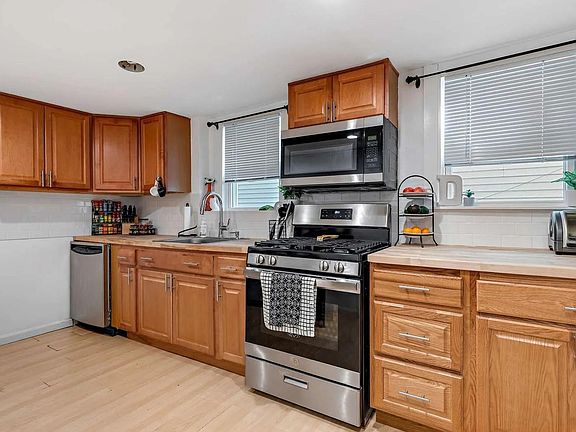 5th image of 1706 W Superior St #1