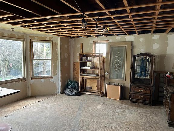 5th image of 809 N 1st St