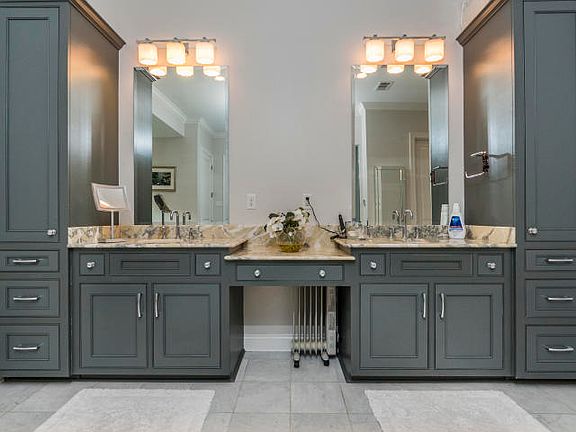 5th image of 100 Balmoral Ct