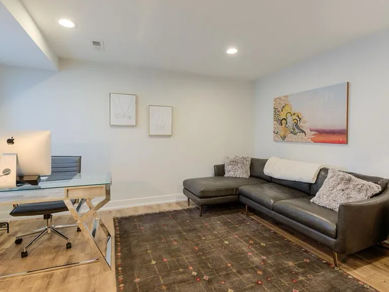 2439 Norwood Ave — Photo 24