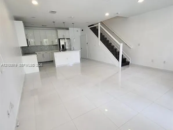 2610 NE 213th St Unit 105, Miami, FL 33180