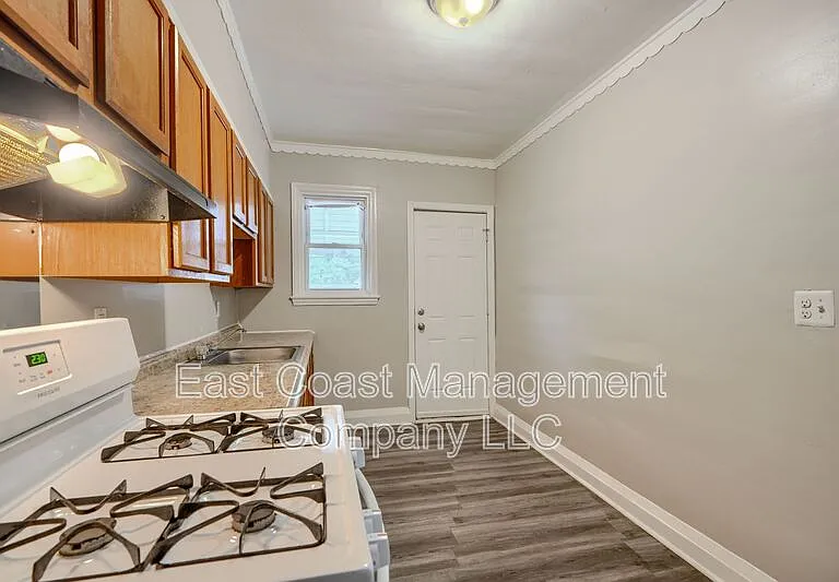 2525 Boarman Ave — Photo 4