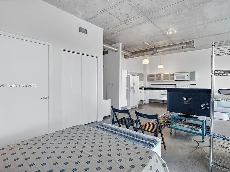 10 SW South River Dr #1410 — Photo 15