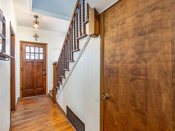 3rd image of 121 Clinton St