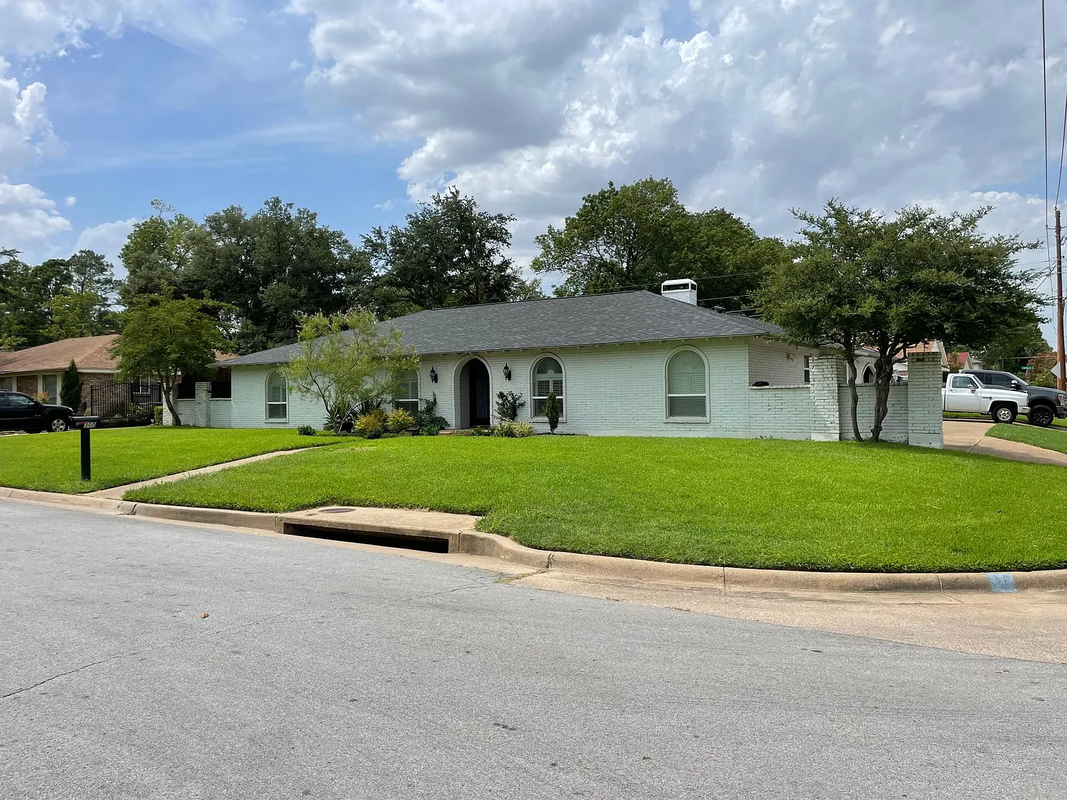 300 Circleview Dr S — Photo 2
