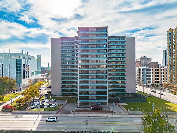 3rd image of 111 Riverside Dr E #914