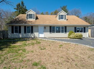 158 Rosemont Ave, Farmingville, NY 11738