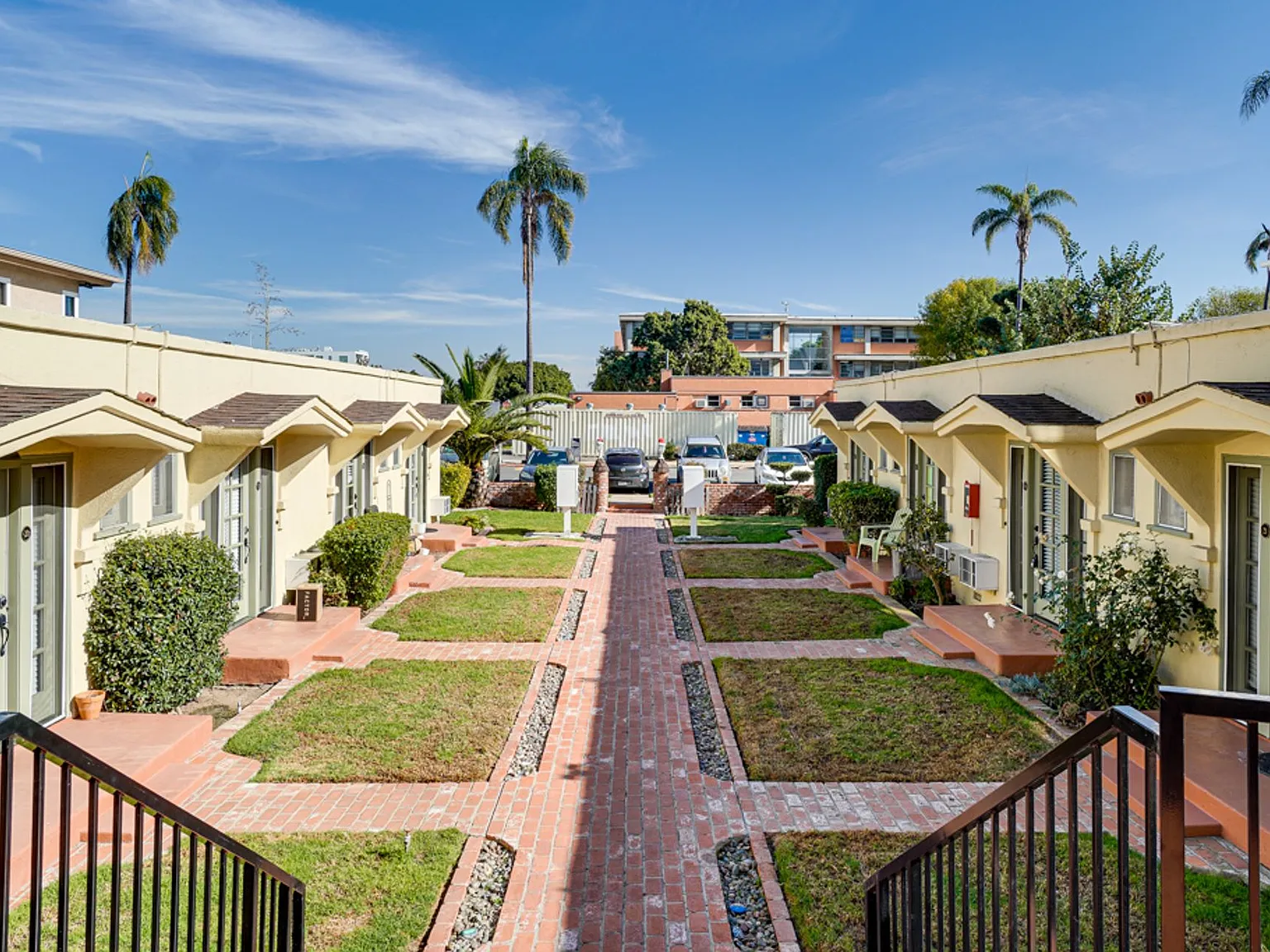 Torrey Arms Apartments — Photo 2