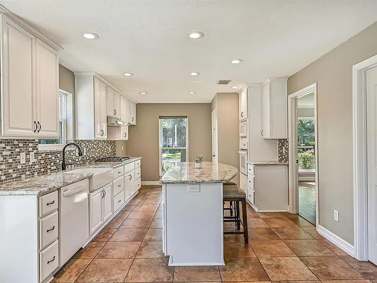 513 Meadow Bend Dr — Photo 11