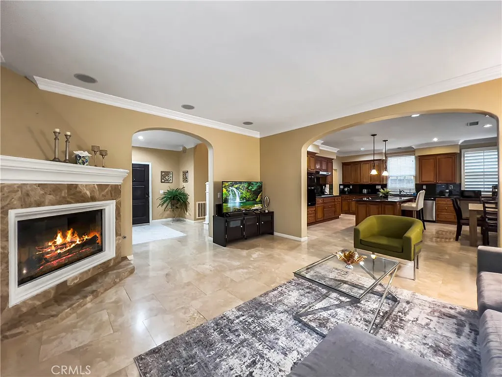 4 bed, 2.5 bath, 2460 sqft, $6,500 — Photo 4