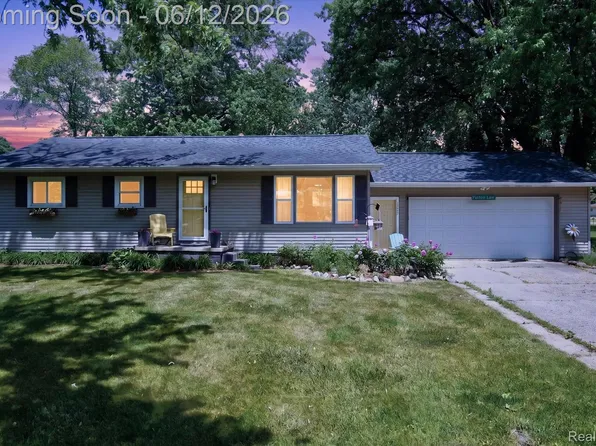 1027 Valley Dr, Caro, MI 48723