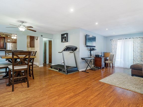 2nd image of 17 Granada Cres APT 10