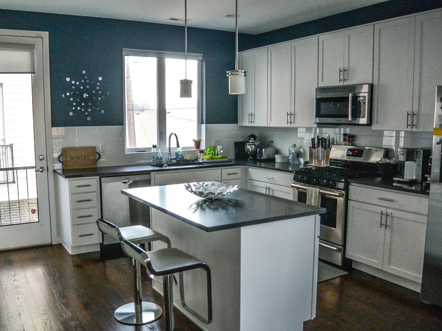 3 bed, 1630 sqft, $3,500 — Photo 2