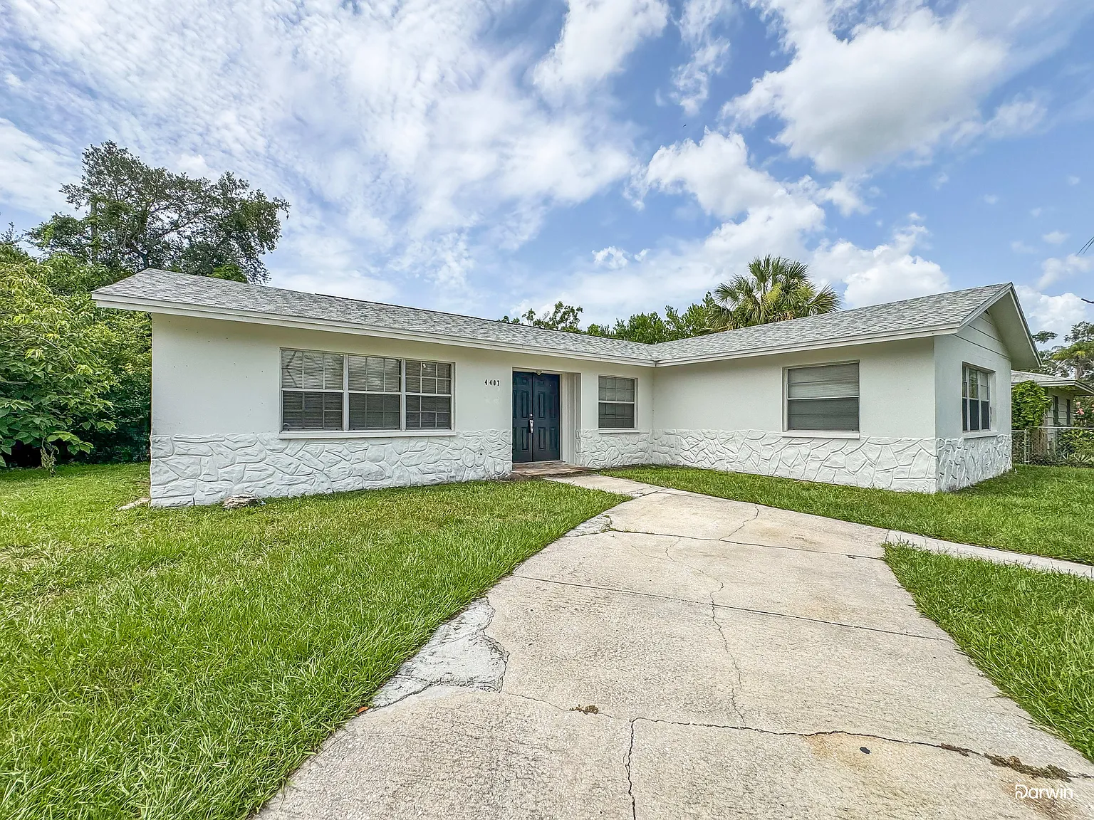 4 bed, 2.0 bath, 1664 sqft, $2,220 — Photo 2