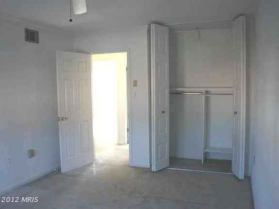 3rd image of 4572 Airlie Way