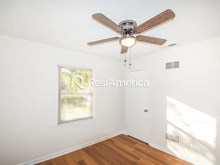 3820 Bishops Bridge Rd — Photo 7