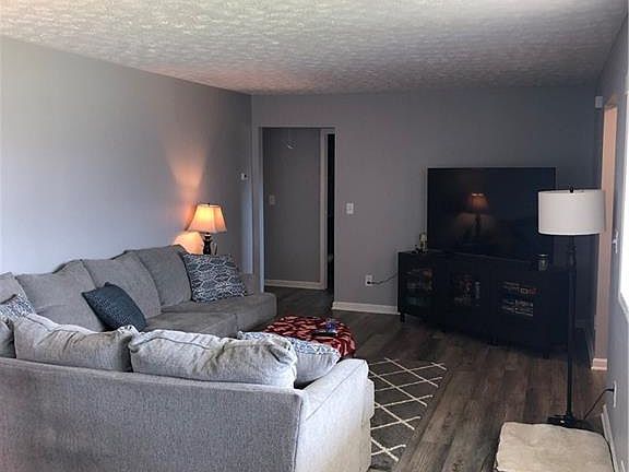 5th image of 11440 Aaron Dr