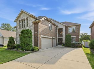 2272 Eastview Dr, Des Plaines, IL 60018