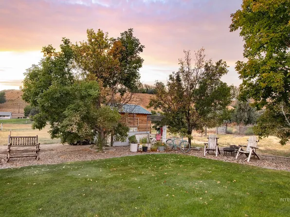 412 Foothill Dr