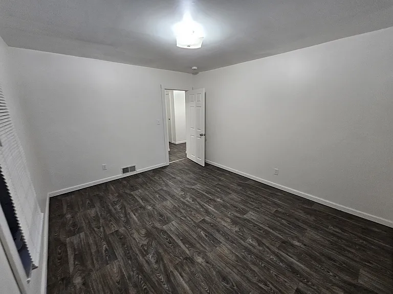 174 Strong Ave #2 — Photo 7