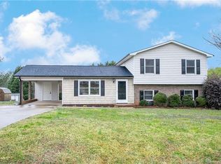 858 Crystal Spring Dr, Lincolnton, NC 28092