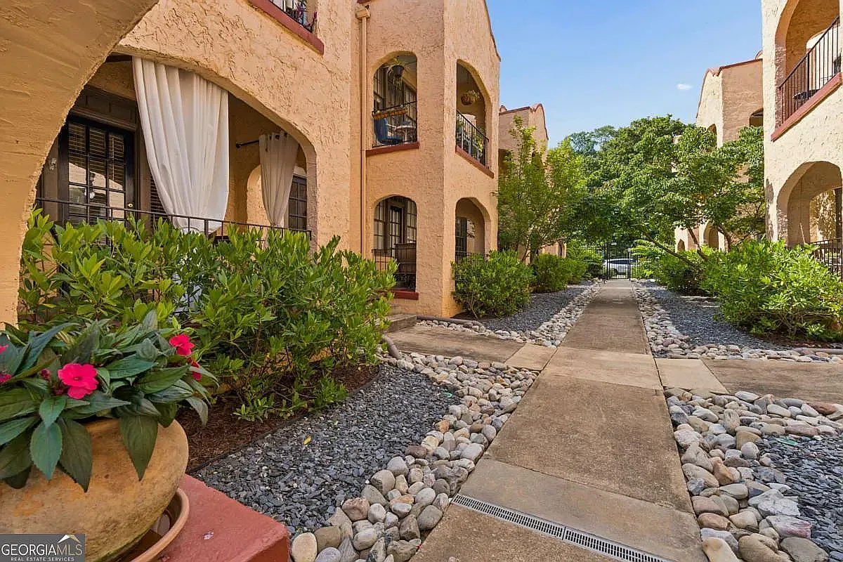 2 bed, 736 sqft, $2,298 — Photo 3