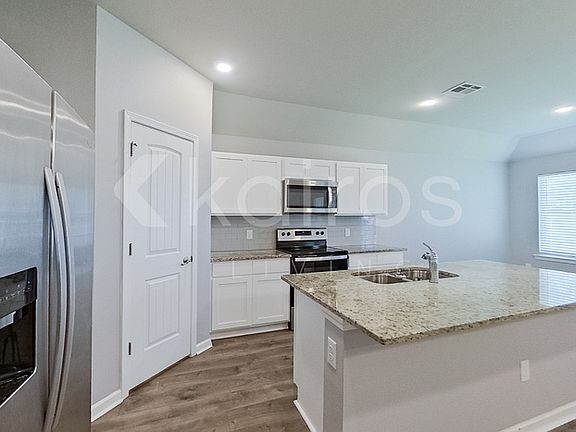 4th image of 200 Yardley Ct