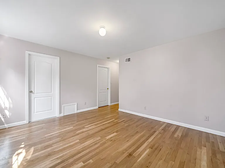 3 Montrose Ave #2 — Photo 7