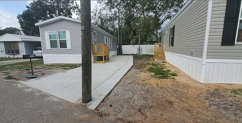 1st image of 211 Palm Dr