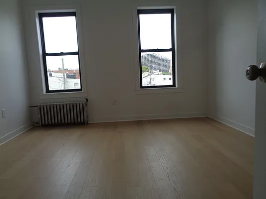 Rented by Zikos Realty Services | media 11