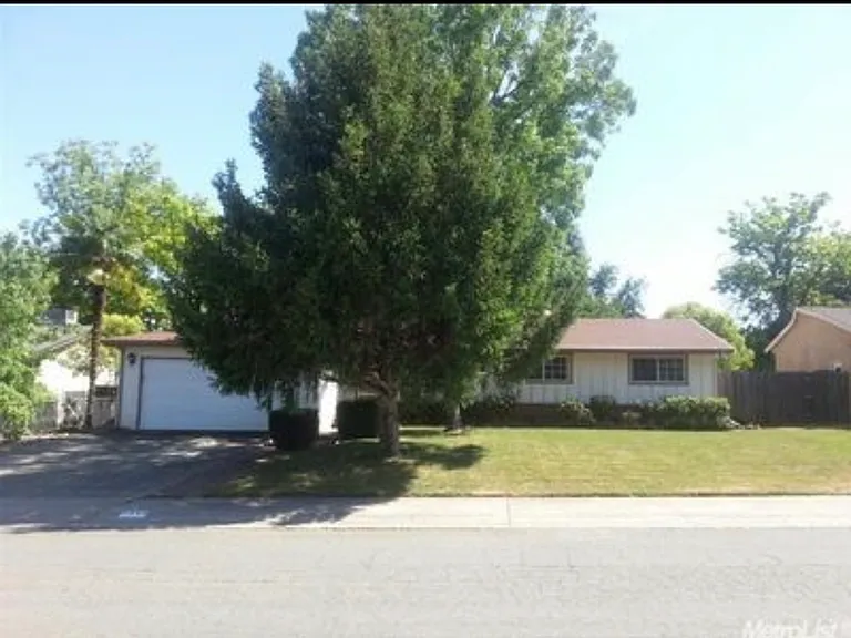 5643 Fairvale Way — Photo 2