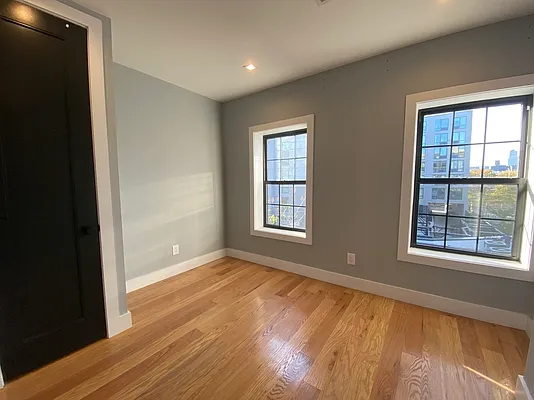 Rented by Lodger Corp | media 36