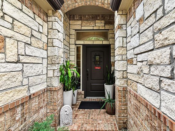 2nd image of 126 S Sawbridge Cir