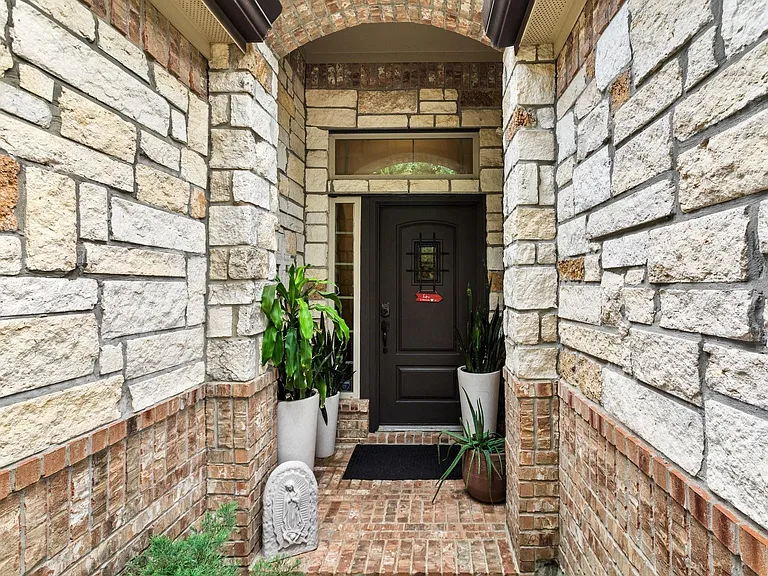 126 S Sawbridge Cir — Photo 2