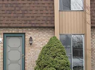 35 Groton Dr, Amherst, NY 14228