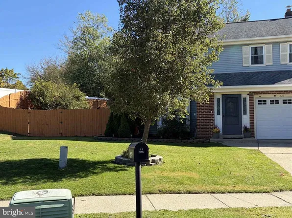 327 Carleton Ln, Mount Laurel, NJ 08054
