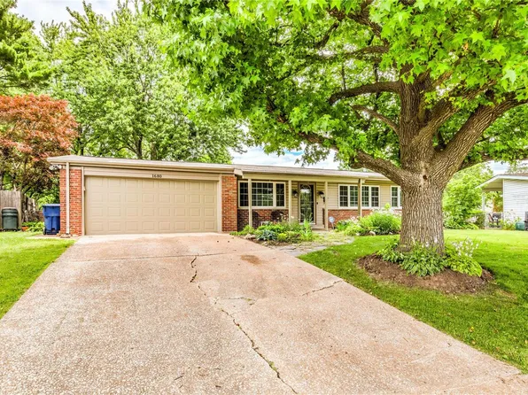 1680 Gallop Ln, Florissant, MO 63033