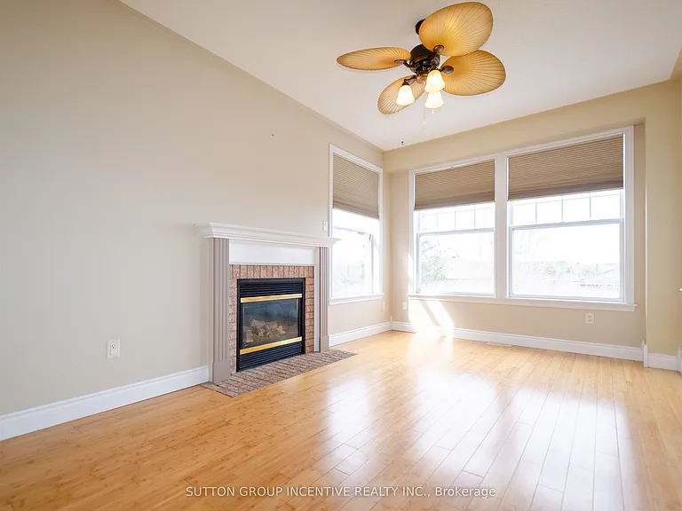 38 Harwood Dr #UPPER — Photo 5
