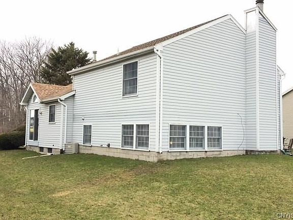 3rd image of 9512 N Woodlawn Dr