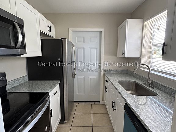 4th image of 809 Rockhill St