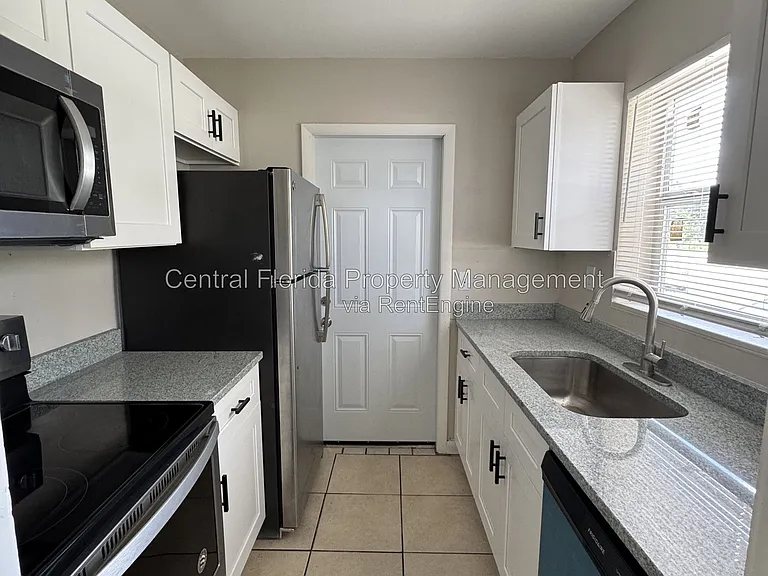 809 Rockhill St — Photo 4