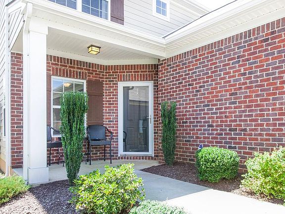 3rd image of 1026 Hemlock Dr