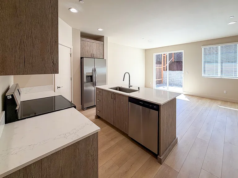 NE 2nd Ct — Photo 3