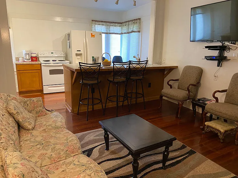 422C W New York Ave — Photo 8