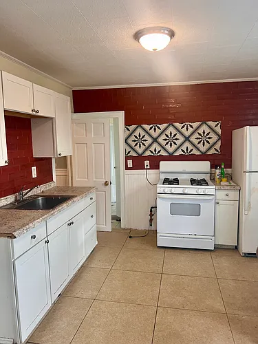 933-935 Central St #2F Photo 1